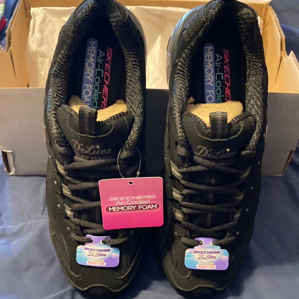 Skechers memory foam d’lites woman’s shoe size 8
